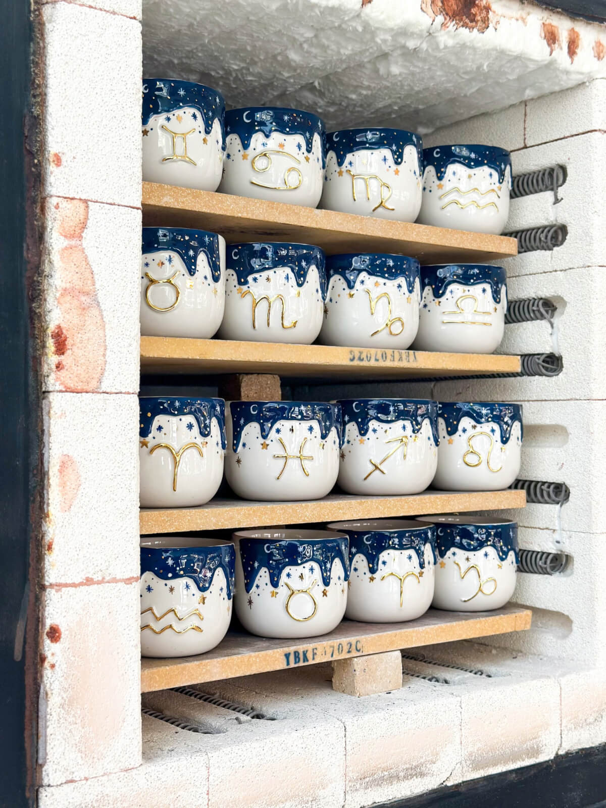 burç kupalarının fırından çıkartılması el yapımı jalo ceramics seramik