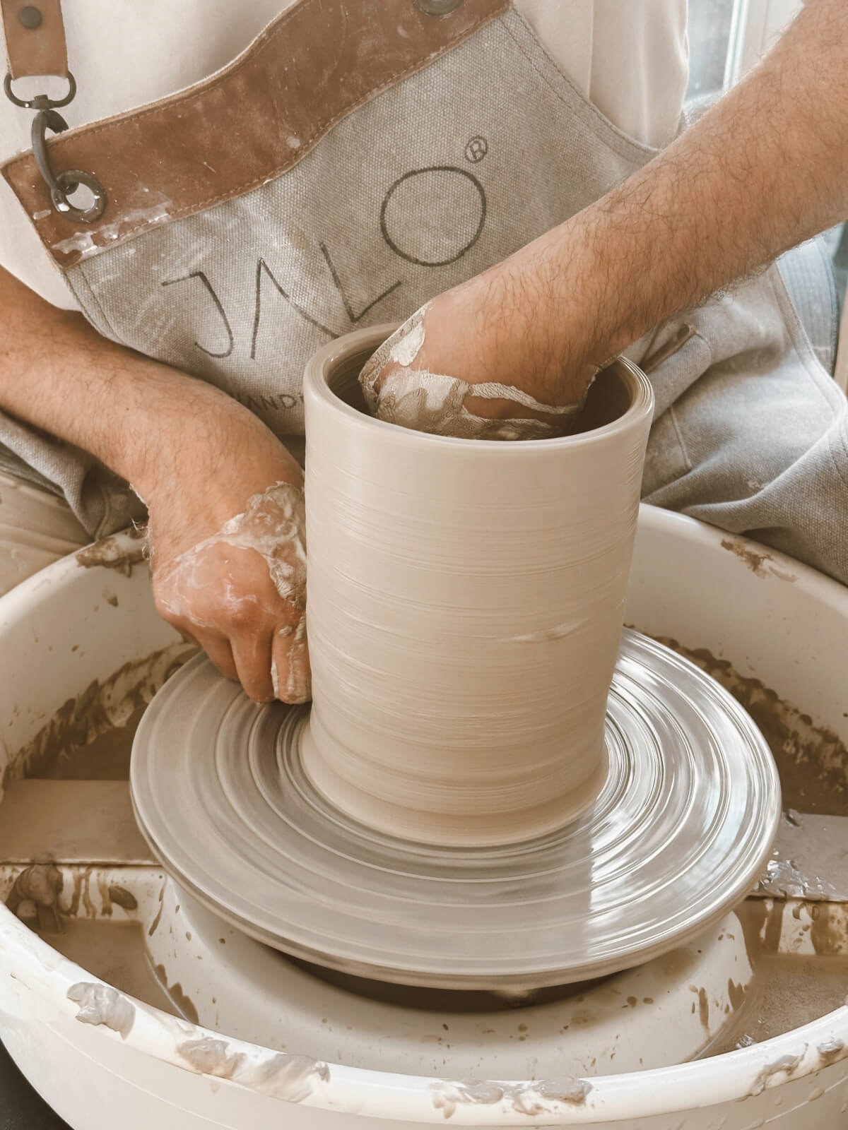 çömlekçi tornasında vazo el yapımı jalo ceramic seramik
