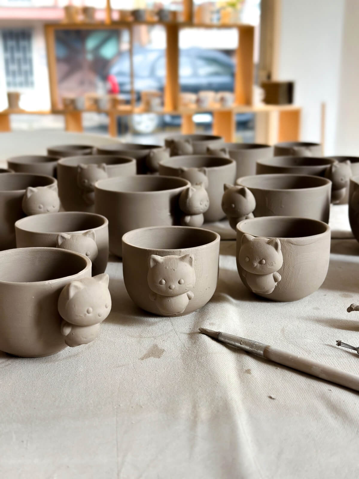 kedili kupaların fincanların üretilmesi ham hali el yapımı jalo ceramic seramik