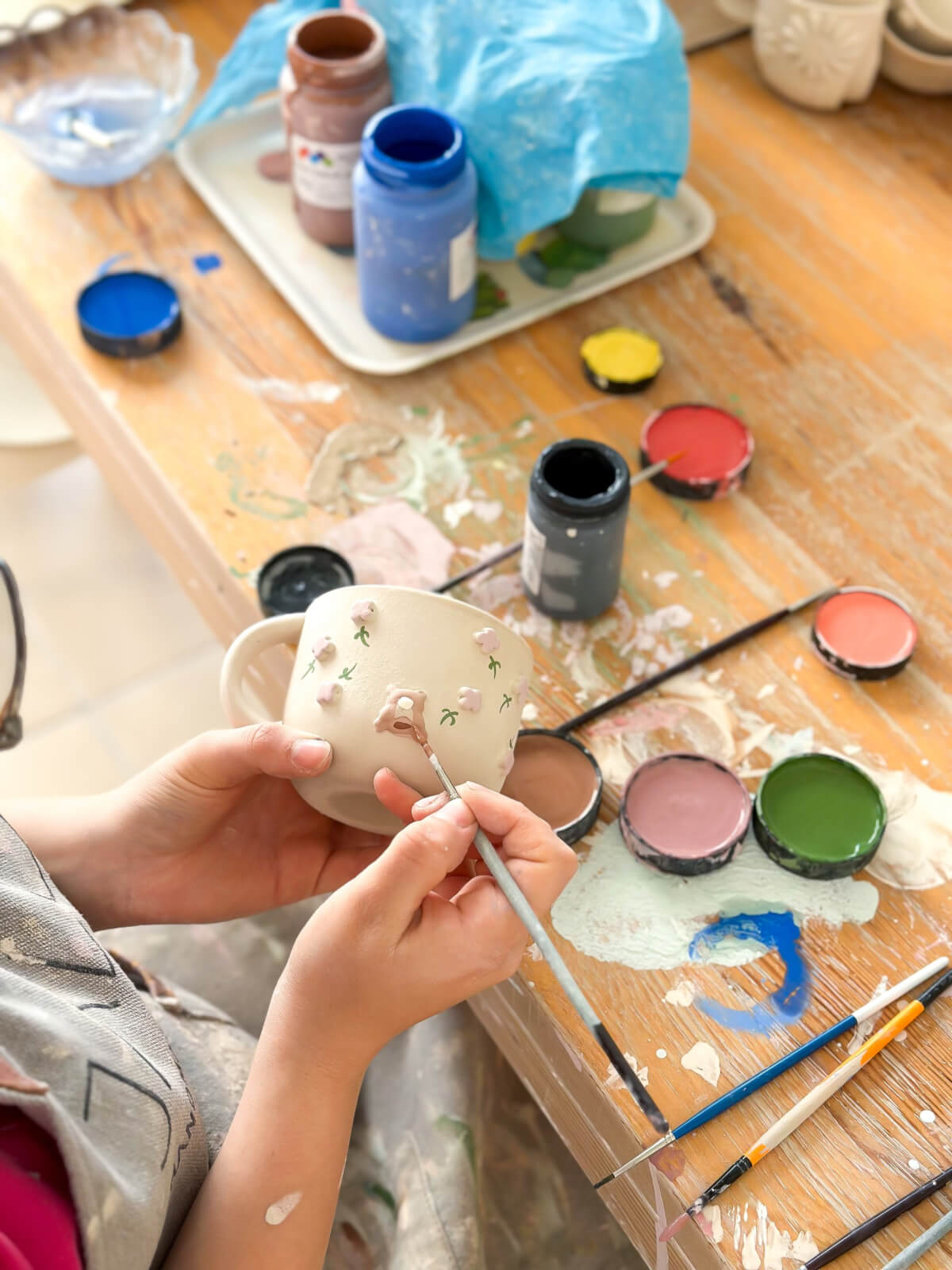 sıraltı tekniği ile ayıcıklı kupanın boyanması el yapımı jalo ceramic seramik